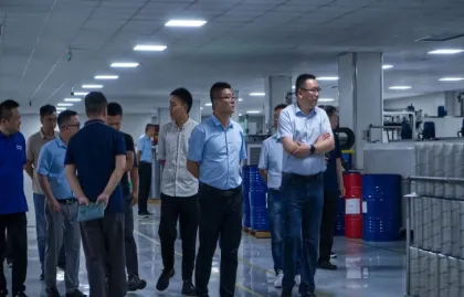 XCMG gravemaskin- og forhandlerdelegasjon besøker Zhejiang Headman Filtration Technology Co., Ltd. og utforsker nye grenser innen filterteknologi, innovasjon og samarbeid