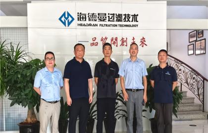Hyundai (Jiangsu) Construction Machines-delegasjonen besøkte Zhejiang Headman for å utforske nye muligheter for samarbeid innen filtreringsteknologi.